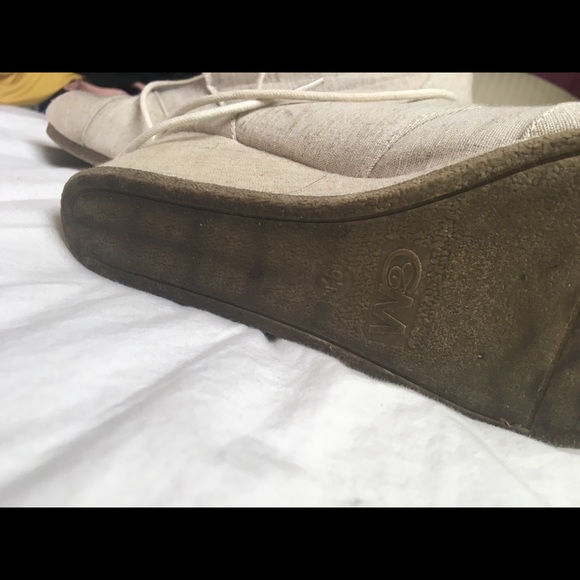 Size 9 and half boot heel. Worn only once. - Picture 4 of 5